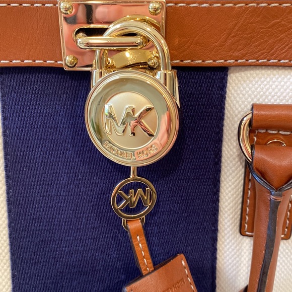 🔴FREE SHIPPING EUC Michael Kors Saffiano large Tote Bag - Picture 6 of 12